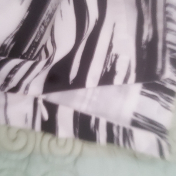 🛍3/$30🛍  Banana Republic Sz 00P pleated skirt - Picture 2 of 3